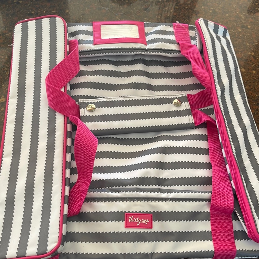Brand new with tags thirty-one insulated casserole, baking dish bag